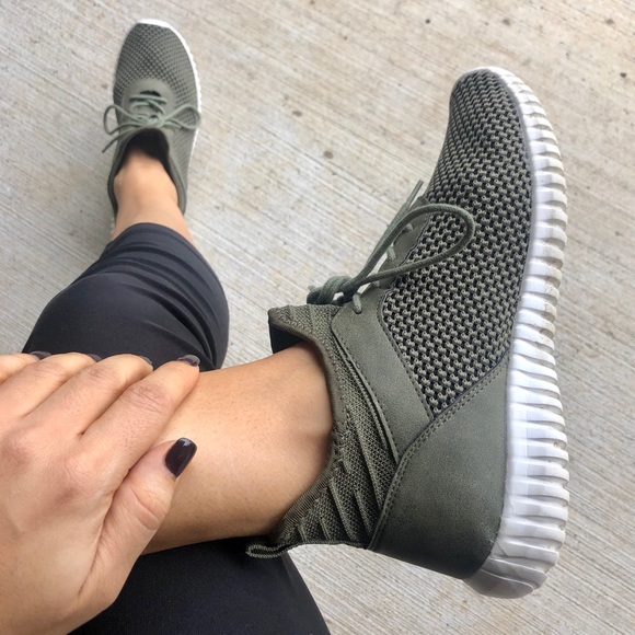 Trendy boutique Shoes - Olive green knit fashion sneaker Dirty Laundry 9.5